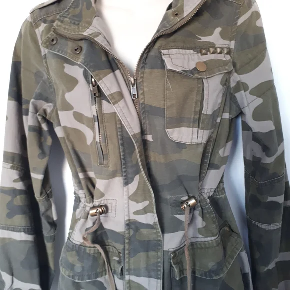 Army Jacket! - Picture 2 of 4